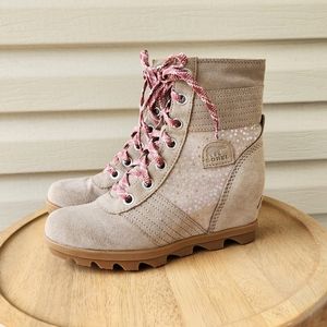 Sorel women's Lexie wedge boots